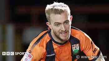 Cambridge sign Barnet striker Stead