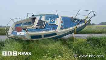 Fly-tipped boat astounds motorists