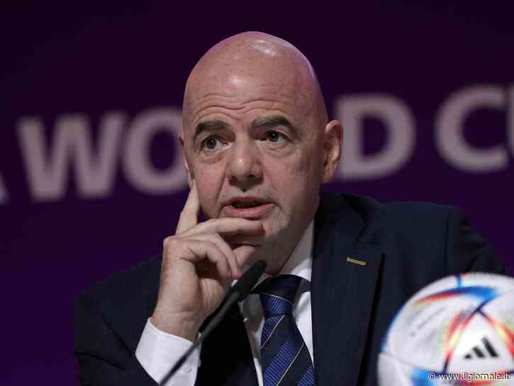 Il cartellino rosso all’arbitro somalo e Infantino autista iraniano
