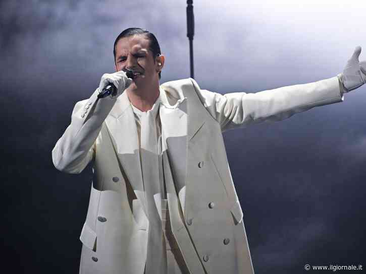 Achille Lauro divo all'Olimpico. Debutto con Venditti al fianco