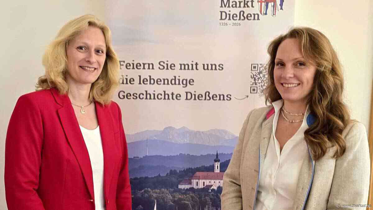 Henriette Prinzessin von Bayern kommt mit ihren Söhnen zum Blaulichttag