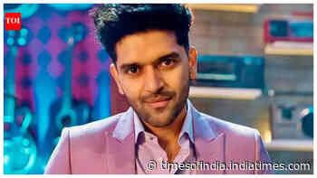 Shooting outside Guru Randhawa’s gym in Delhi