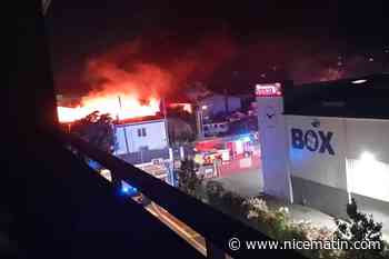 Vos images de l’impressionnant incendie nocturne dans la zone industrielle de Villeneuve-Loubet ce mercredi