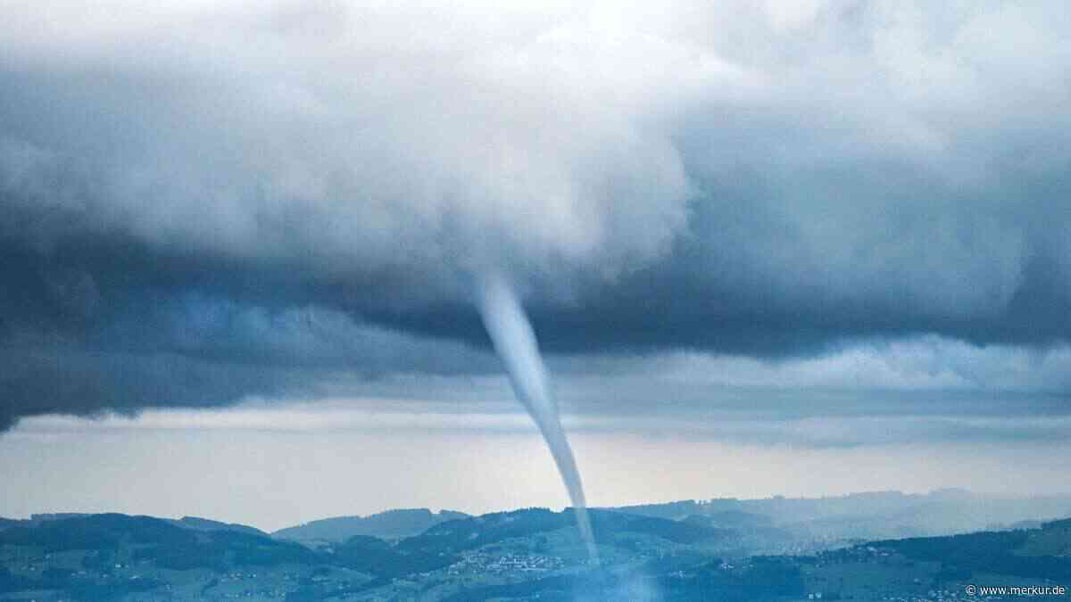 Seltenes Phänomen in Bayern beobachtet: Wasserhose zieht über den Bodensee