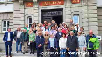 Frohes Wiedersehen am Rathaus