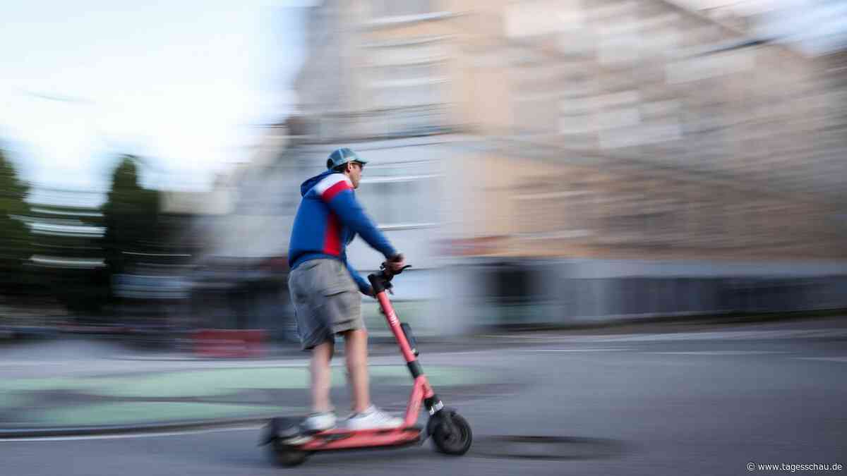 Bundestag berät: Verleiher sollen für E-Scooter-Unfälle haften
