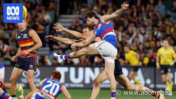 Live: Bulldogs try to crack top four against Crows at Docklands