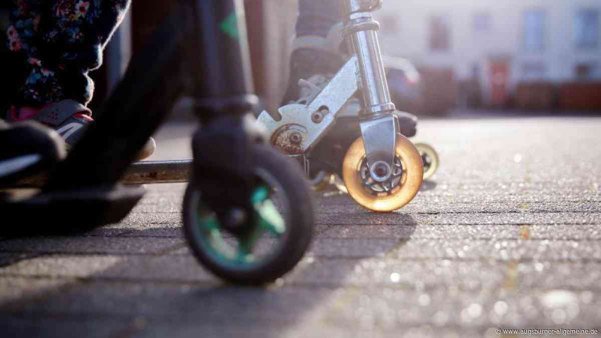 Auto und Kind stoßen zusammen – Kind flüchtet von Unfallort