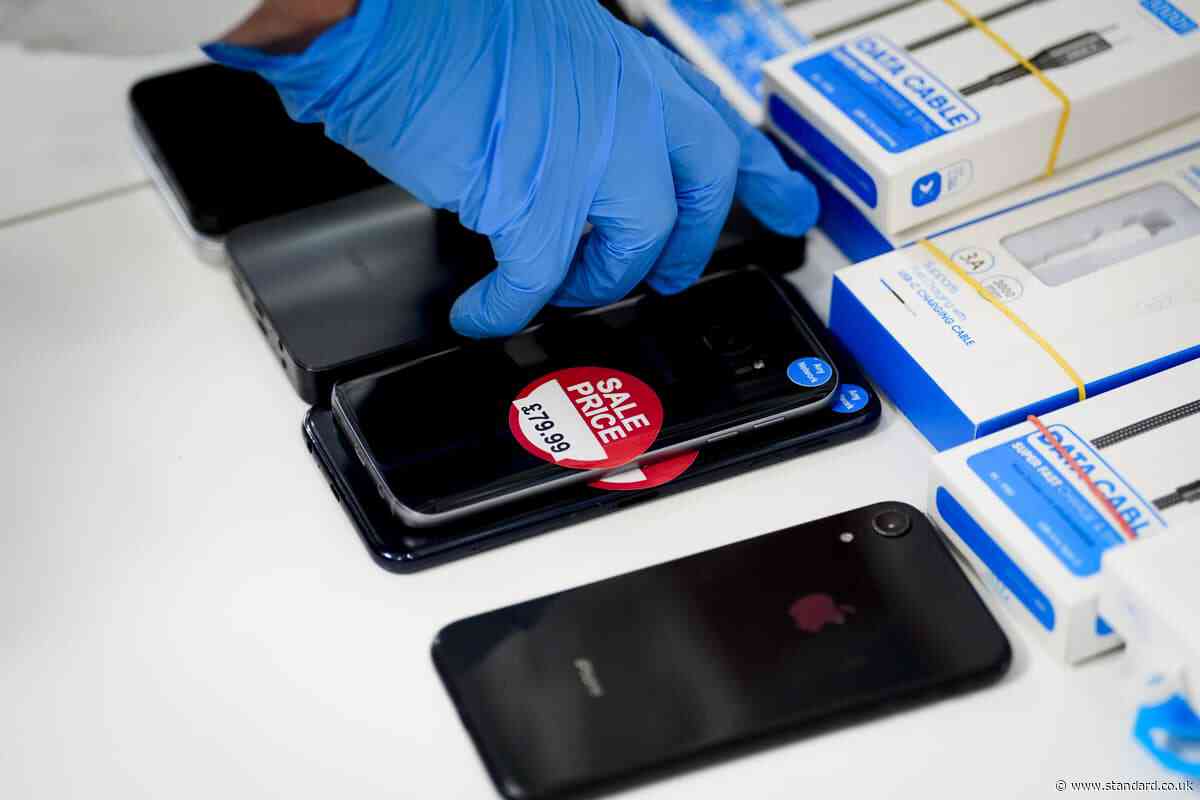 Police push for phone companies to be forced to make stolen handsets unusable