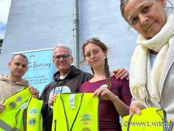 Hürth: Eltern von Schulbegleiter spenden 930 Warnwesten