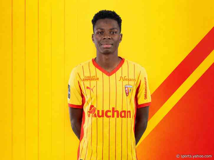 Manchester United prepare Mamadou Sangaré offer