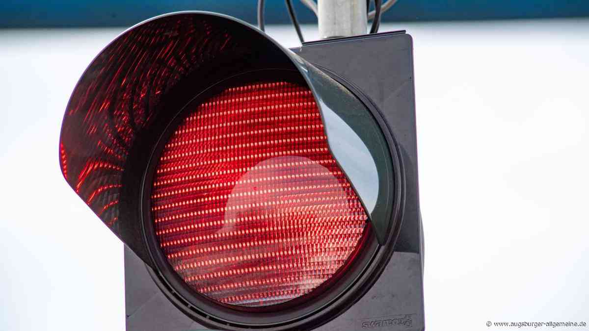 Kind läuft bei Rot über Ampel – Autofahrerin erfasst 10-Jährigen