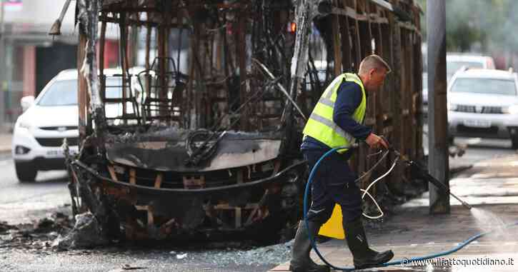 Un’altra notte di scontri a Belfast. Scotland Yard: possibile che Iran e Russia fomentino tensioni via social