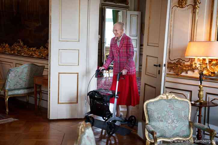 Dänische Königin Margrethe erscheint mit Rollator zu Termin