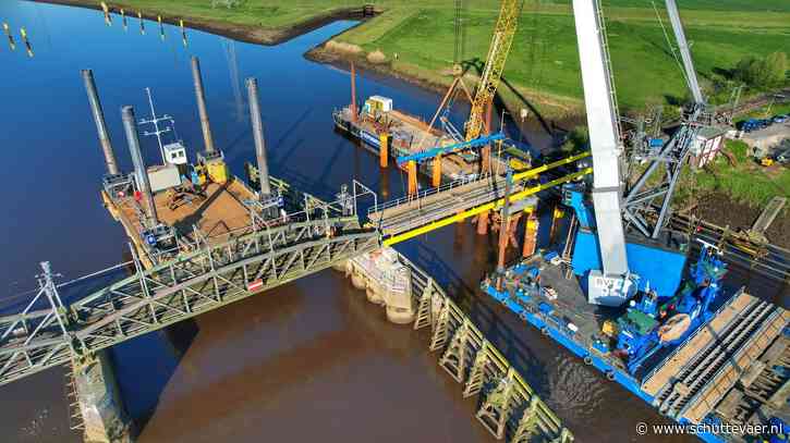 Nieuwe spoorbrug over Hunte bij Elsfleth in aanbouw