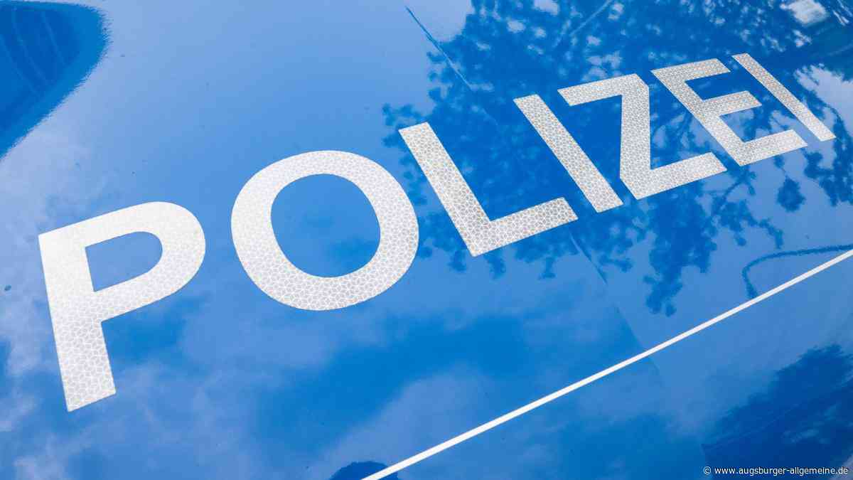 Unbekannte Person beschädigt Fahnenmast bei der Grundschule in Roggenburg