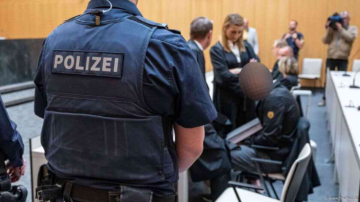 Ex-Geschäftsführer in Fußfesseln in Gerichtssaal geführt: Prozess um illegale Müllexporte nach Tschechien
