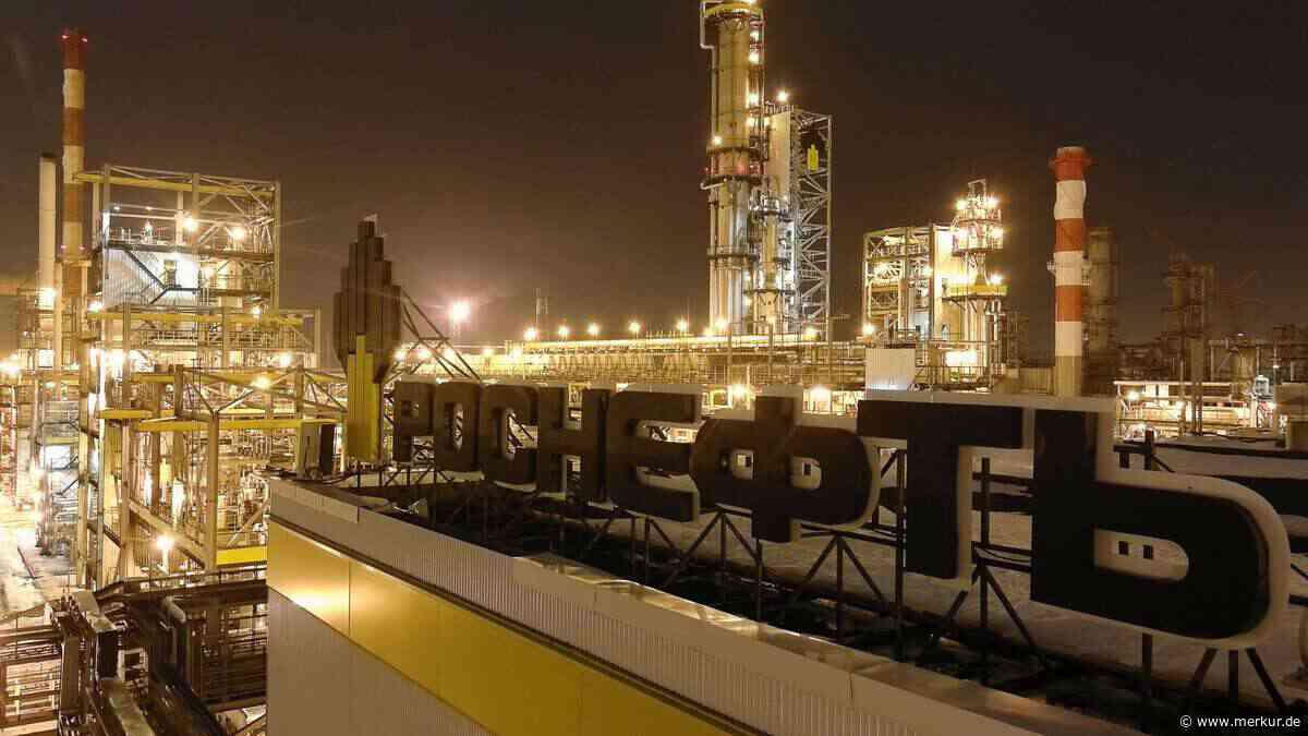 Ukraine trifft Raffinerie: Rosneft-Anlage muss Betrieb komplett einstellen