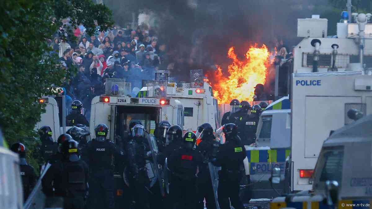 Mehrere Festnahmen in Belfast: Polizisten bei erneuten rassistischen Krawallen verletzt