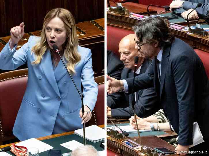 La vergogna del grillino Silvestri in Aula: "Meloni premier inginocchiato". Lei lo asfalta: "Non accettate che sia arrivata qui senza scorciatoie"