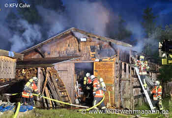 Schuppenbrand fordert Feuerwehren über Stunden