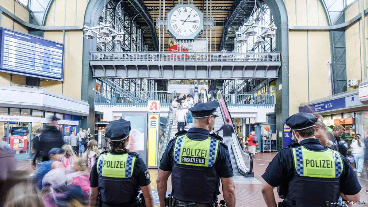 „Absolute Missachtung“: Mann belästigt Frauen am Hauptbahnhof und Beamtin in Haft
