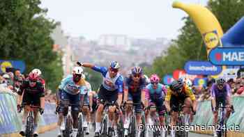 Per Tigersprung: Jordi Meeus von Red Bull-BORA-hansgrohe jubelt in Brüssel