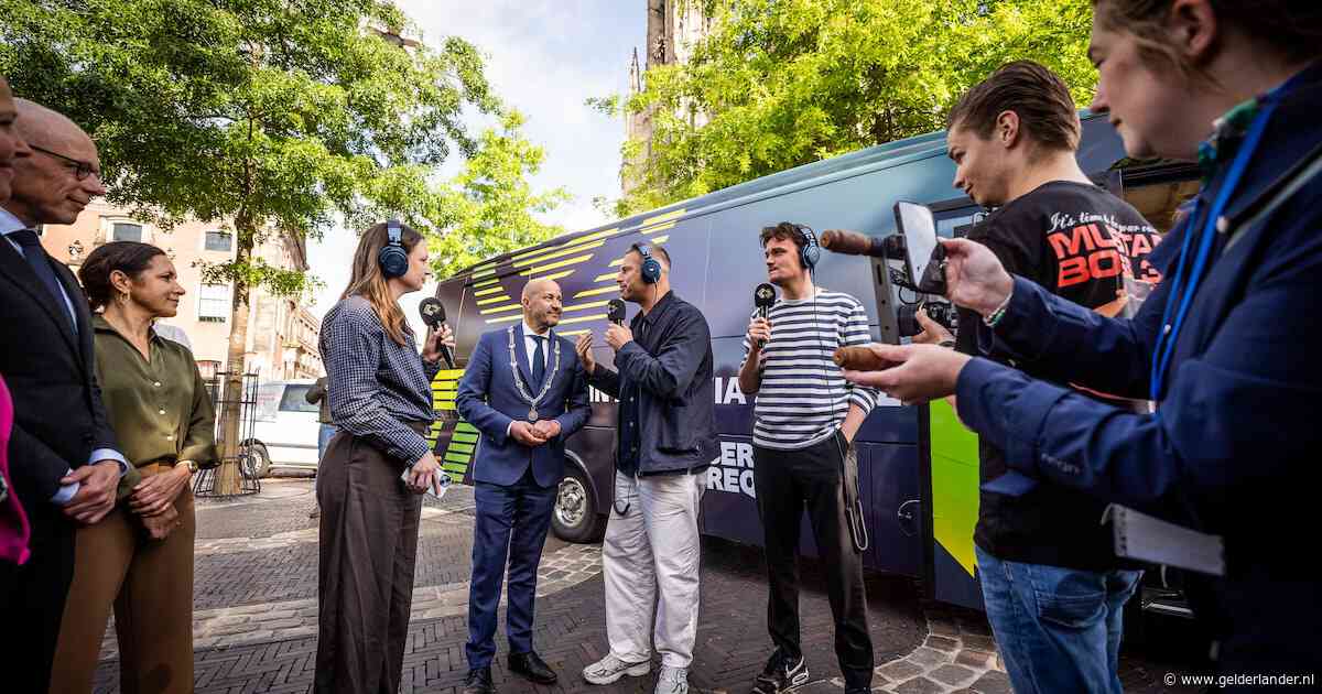 3FM-dj Mart Meijer had ín de bus al in de gaten dat Glazen Huis dit jaar in Arnhem staat
