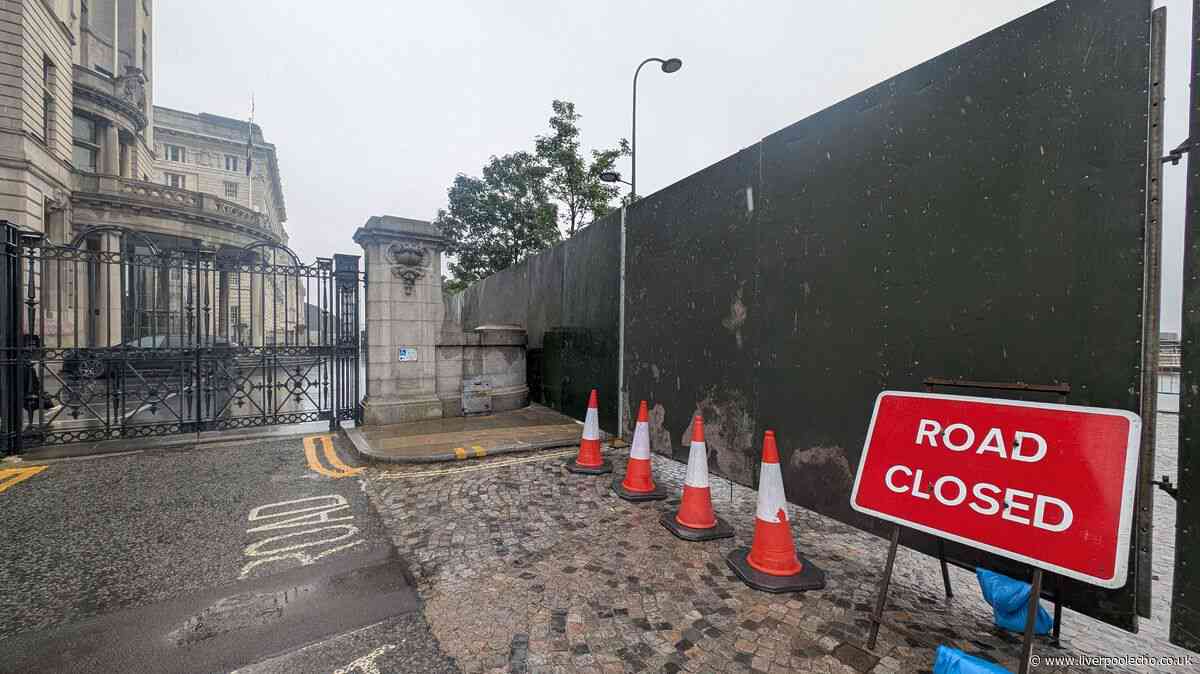Huge green fences put up in Liverpool city centre