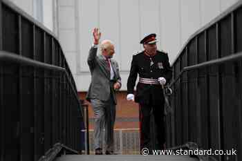 Impromptu walkabout by the King cheers crowds on rainy day