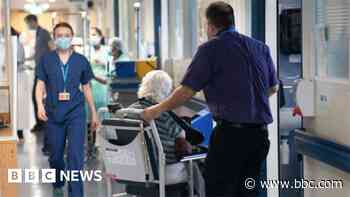 Nearly 3,000 patients a day in England face corridor care in NHS