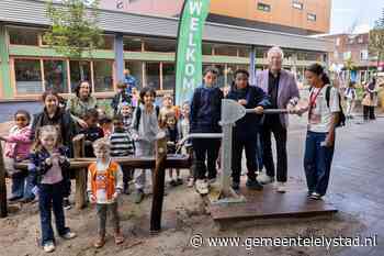 Groen schoolplein Driestromenland feestelijk geopend