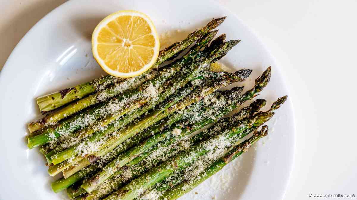 Roasted asparagus will be 'juicy' and flavourful when covered with 1 simple ingredient
