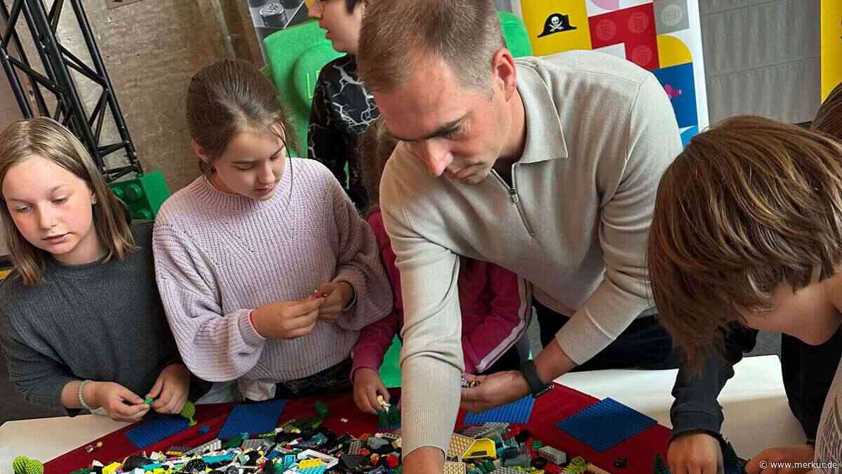 Lego bauen mit „Experte“ Lahm: Tag des Spielens in München