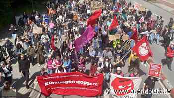 Tausende Menschen protestieren gegen drastische Kürzungen an der Uni Hamburg