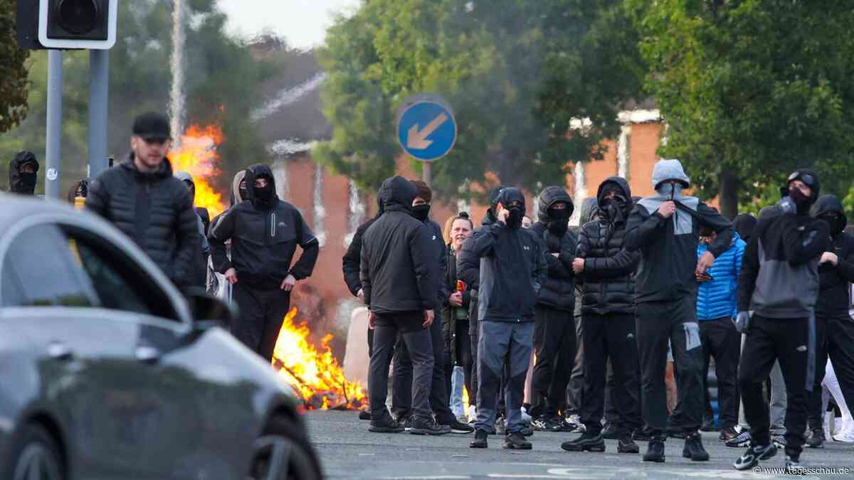 Rassistische Unruhen in Belfast: Gewalt weckt düstere Erinnerungen