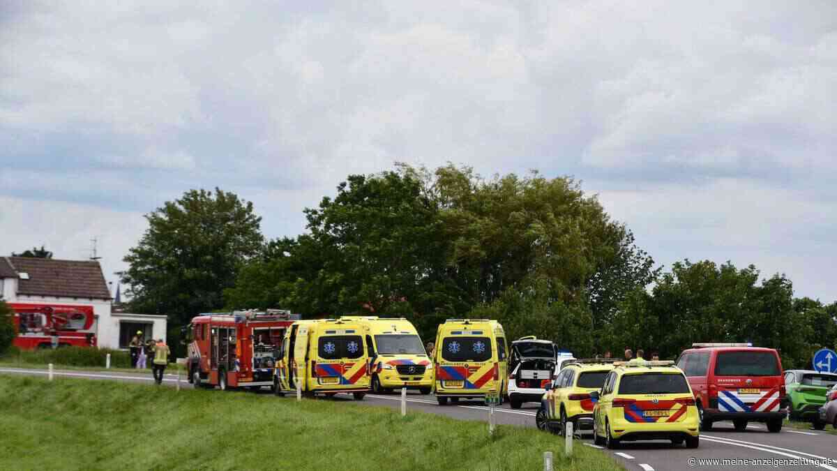 Auto fährt Schülergruppe bei Fahrradausflug an – Drei Tote
