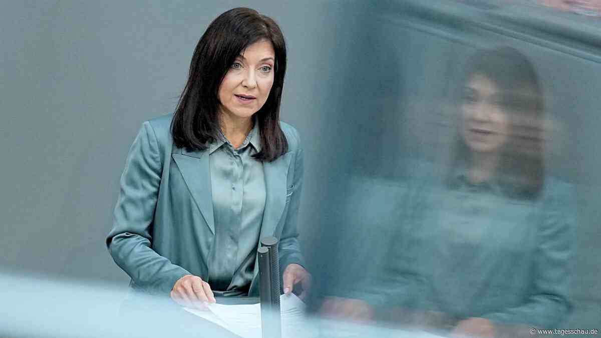 Kontroverse Debatte über Gebäudemodernisierungsgesetz im Bundestag