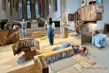 Apostelkirche: Bewegende Bilder am Altar