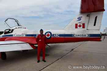 ‘It’s a Canadian thing’: Snowbirds soar over North Bay as iconic Tutor jets near final landing