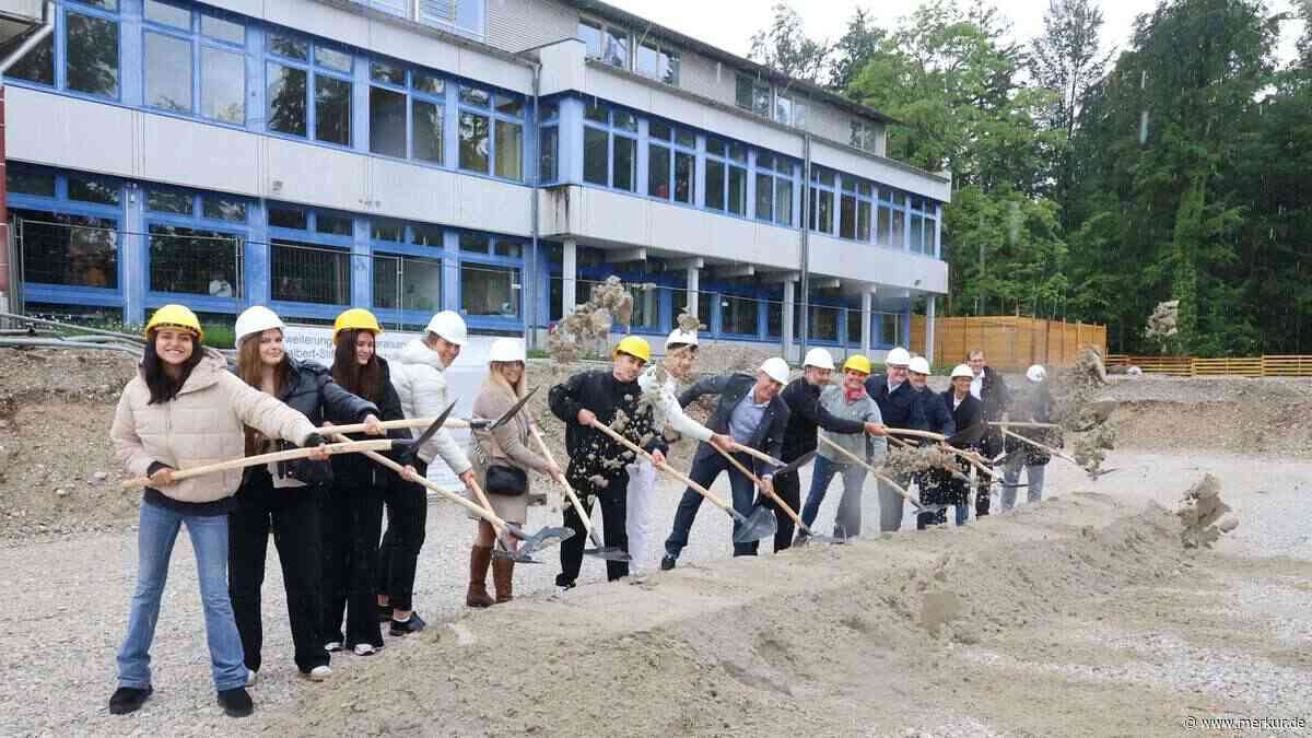 In Geretsried startet 55-Millionen-Projekt: Spatenstich für Adalbert-Stifter-Mittelschule