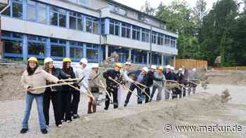 In Geretsried startet 55-Millionen-Projekt: Spatenstich für Adalbert-Stifter-Mittelschule