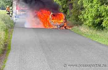 FW-ROW: PKW steht in Vollbrand