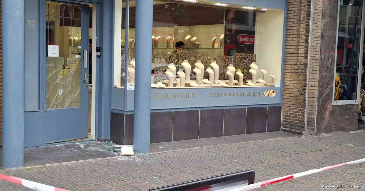Overval met schoten op juwelier in drukke winkelstraat zorgt voor paniek: ‘Levensgevaarlijk’
