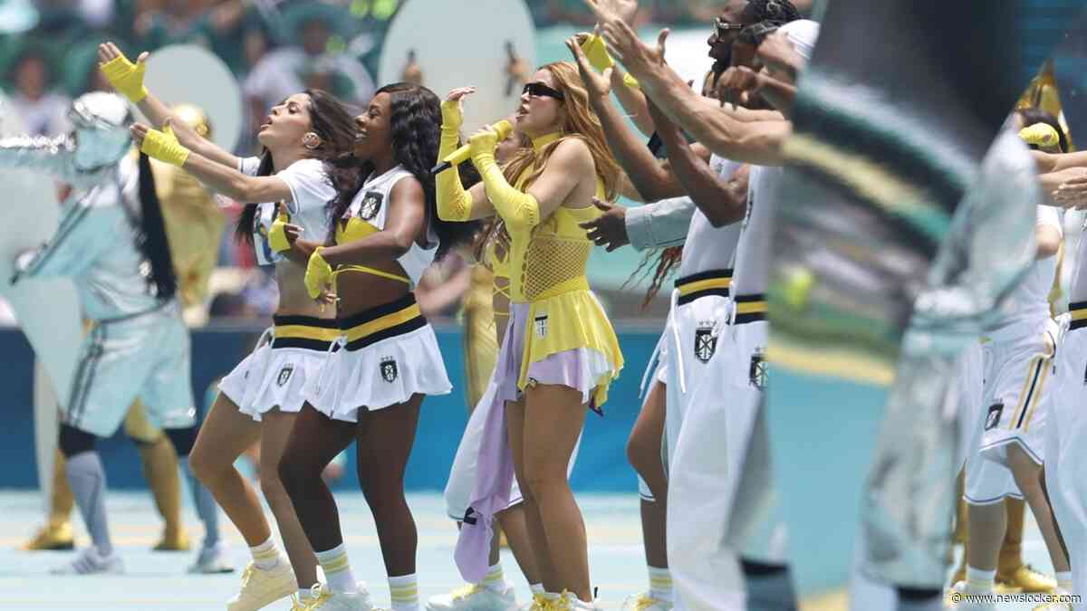 Shakira en Burna Boy laten duizenden fans uit hun dak gaan bij WK-opening