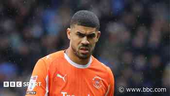 Huddersfield sign Blackpool forward Fletcher