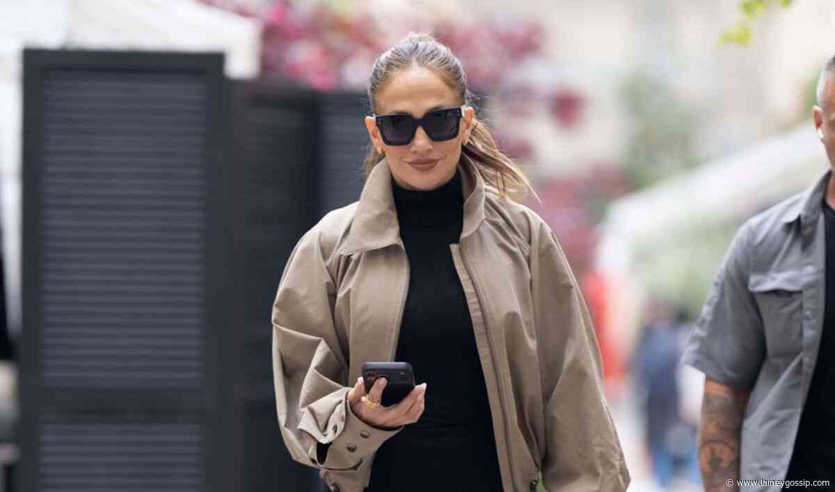 JLo talks to Brett