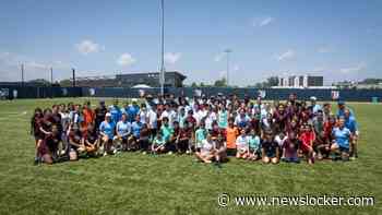 Reijnders, De Roon, Timber en Geertruida verrassen kinderen uit minder rijke delen Kansas met bezoek afsluiting World Coaches-cursus