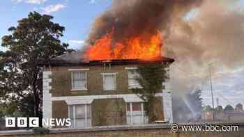 Roof collapses as fire engulfs derelict building
