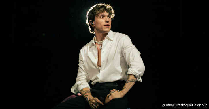 Irama: “Ai concerti dopo due ore mi annoio mortalmente per questo a San Siro ho fatto la festa. A X Factor Jake La Furia mi fa sempre ridere. Sono meno malinconico e più positivo del solito”